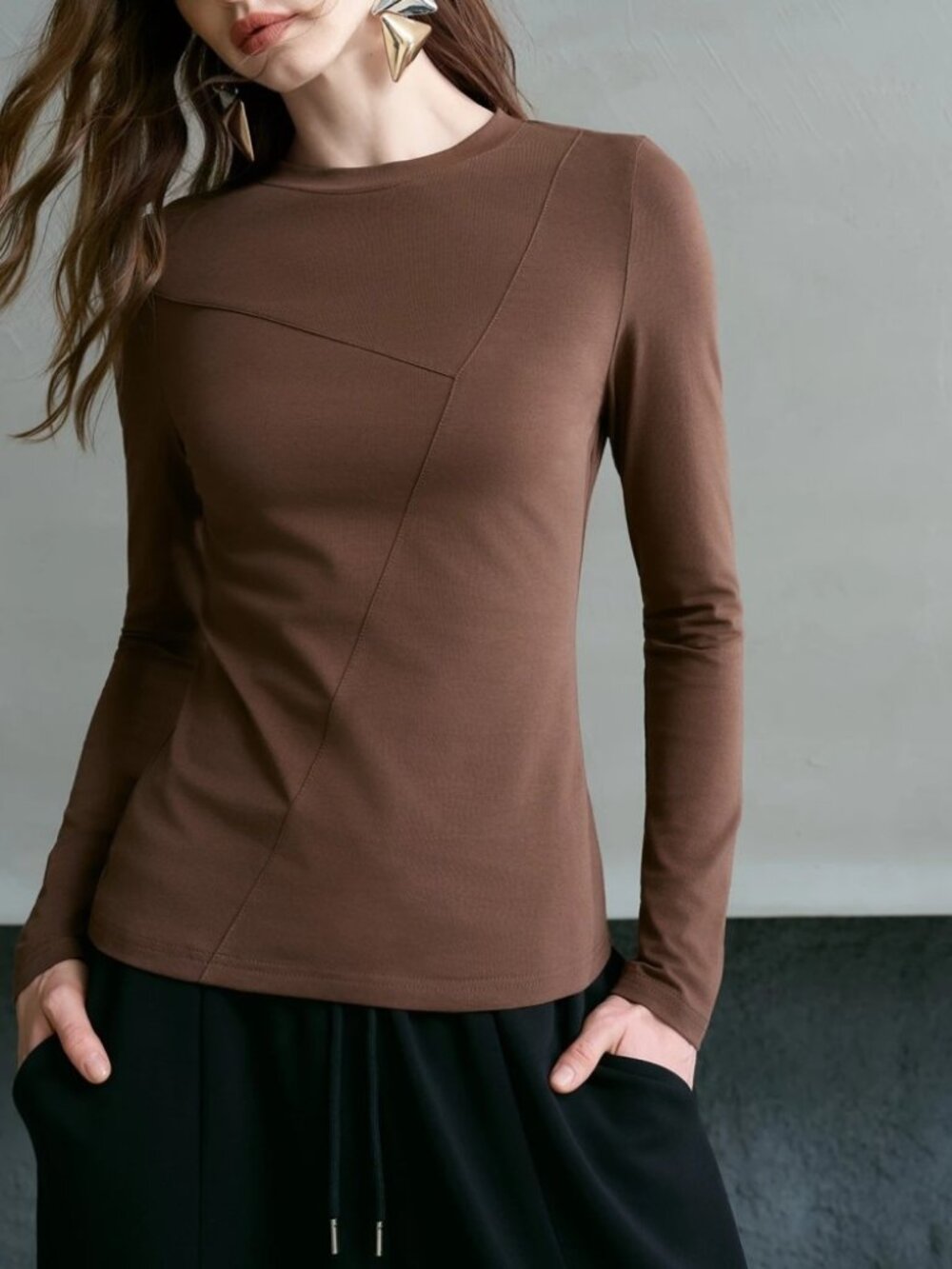 Brown Ribbed Knit Asymmetric Seam Round Neck Slim Fit Long Sleeve Tee Top